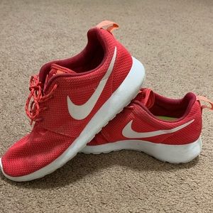 Women’s Nike Roshes